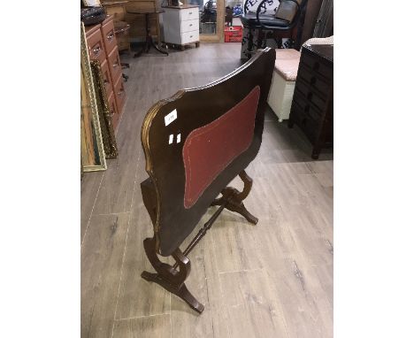 VINTAGE SNAP TOP TABLE