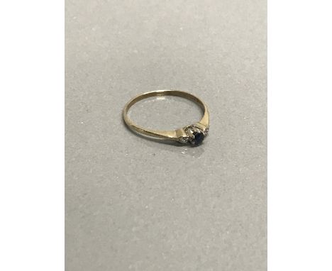 9CT GOLD DIAMOND & SAPPHIRE RING