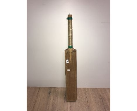 VINTAGE CRICKET BAT SIGNED IAN BOTHAMS BAT 91