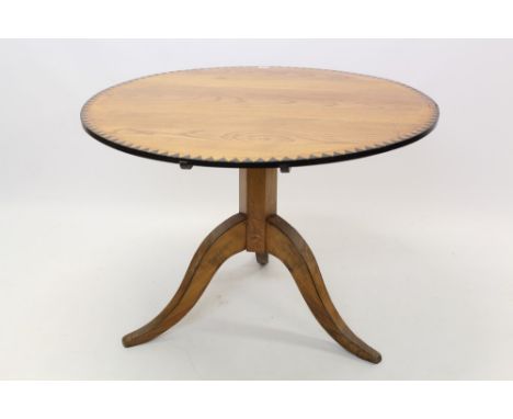 19th century Continental oak, crossbanded and dogtooth painted breakfast table, circular snap-top raised on faceted columns a