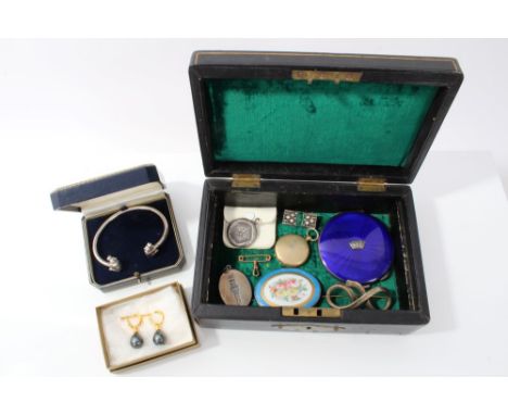 Victorian leather jewellery box containing Art Deco paste set brooch, silver compact, silver bangle and bijouterie 