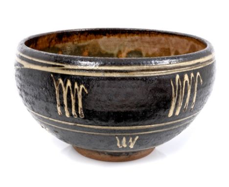 Contemporary Michael Cardew C.B.E. (1901 - 1983), art pottery bowl with brown glazed and slip decoration - impressed marks, 3