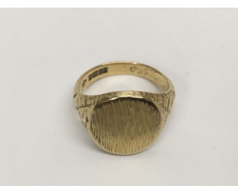 An 18ct gold signet ring, approx 12.6g and approx size R-S.