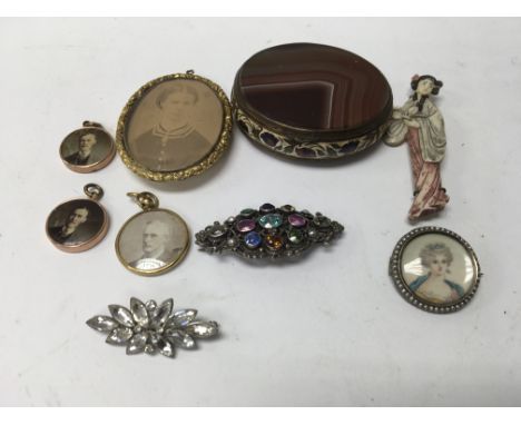 A small collection of brooches and pendants and a agate trinket box