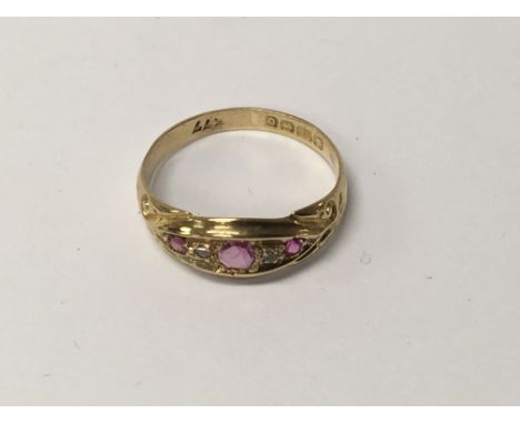 A 18 ct gold Edwardian ring inset with diamond and rubies size k