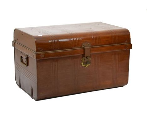 Vintage tin trunk   Condition: 