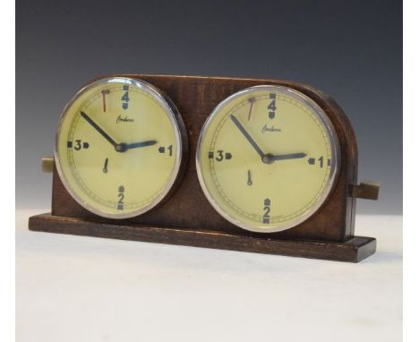 Omikron beech cased chess timer   Condition: 