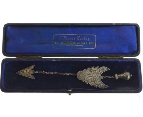 Mid 19th Century silver arrow brooch by Ellis of Exeter with engraved head and flight joined by locking chain, hallmarked Exe