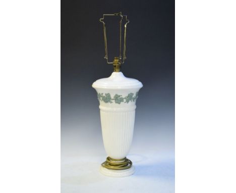 Modern Wedgwood Queens Ware baluster shaped table lamp   Condition: 