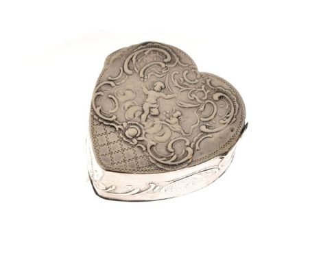 Late 19th Century silver heart shaped snuff box, with relief decorated cover, import marks 1896, 0.9oz approx   Condition: 