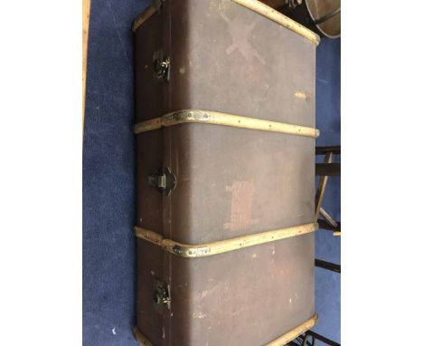 VINTAGE BENTWOOD TRAVEL TRUNK