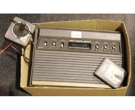 Retro video computer system game with controllers, leads etc with one Pacman game.P&P Group 2 (£18+VAT for the first lot and 