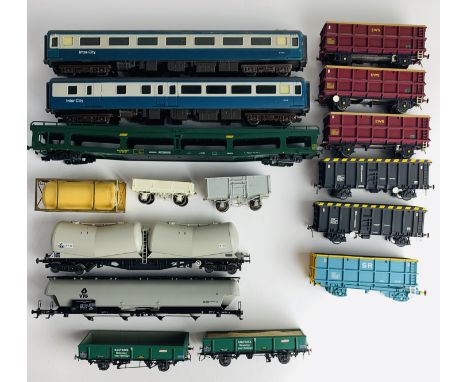 16x Kit Built &amp; Ready To Run 4mm 'FITTED WITH P4 WHEEL SETS' Fitted with Chain Link Couplings, or Lacking Couplings - Som