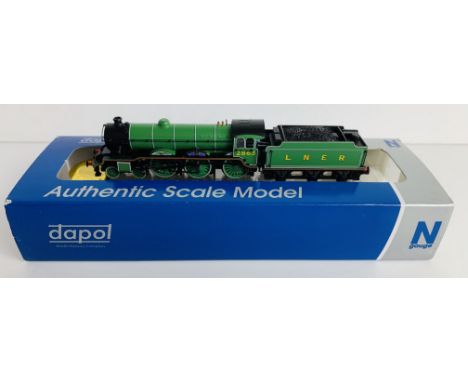 Dapol N Gauge ND079F B17 'Everton' LNER Apple Green Steam Loco - Boxed. P&amp;P Group 1 (£14+VAT for the first lot and £1+VAT