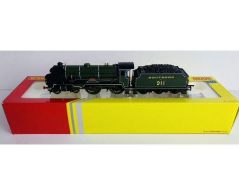 Hornby OO Gauge R3158 SR 4-4-0 Schools Class Loco 'Dover' - Boxed. P&amp;P Group 1 (£14+VAT for the first lot and £1+VAT for 
