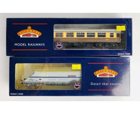 Bachmann OO Gauge 37-328A Tarmac Hopper &amp; 39-320 Pullman with Lights - Both Boxed.P&amp;P Group 1 (£14+VAT for the first 