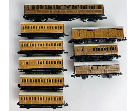 5x Graham Farish N Gauge 4 Wheel LNER Teak Coaches Unboxed &amp; 4x Further LNER Teak Passenger Coaches by Various Makers - A