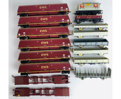 16x  Kit Built &amp; Ready to Run 4mm 'FITTED WITH P4 WHEEL SETS' - Some Missing Parts or Couplings, Small QTY have OO Gauge 