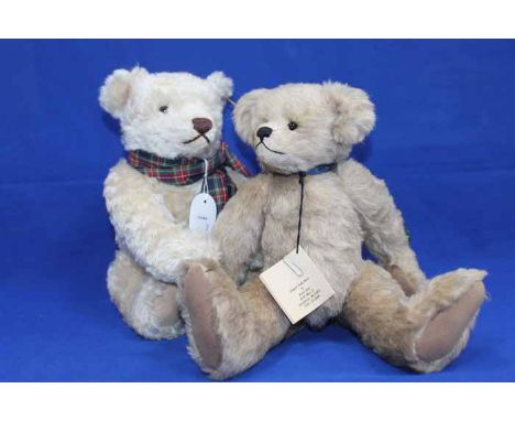 COLLECTION OF MODERN TEDDY BEARS,
by Steiff, Memory Lain, Hermann and Dean's (7)