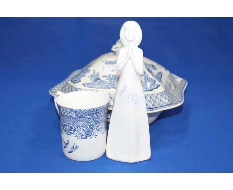 OLD ENGLISH GROSVENOR CHINA TEA SERVICE, PAIR OF JAPANESE SATSUMA VASES AND VARIOUS DECORATIVE CERAMICS
including blue and wh