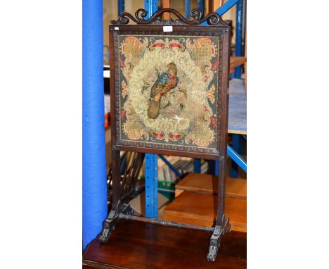VICTORIAN ROSEWOOD ADJUSTABLE TAPESTRY FIRE SCREEN     