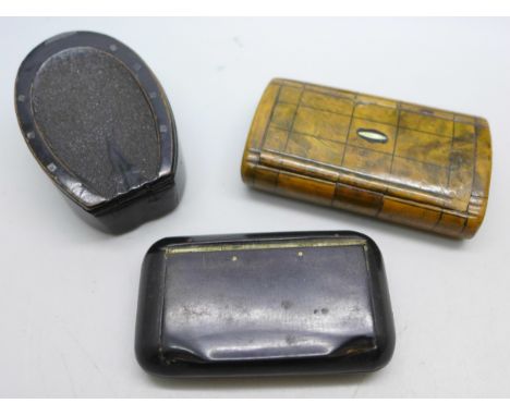 Three Victorian snuff boxes; an ebonised horse shoe shaped snuff box, 6cms l, a horn snuff box and a treen snuff box