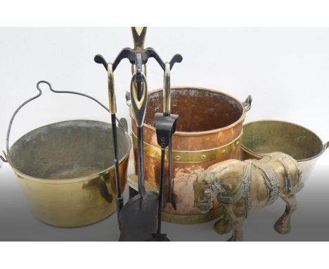 A large collection of brass, including coach lamps, motorbike lamp, a heavy horse, candlestick, a hunting horn, three buckets