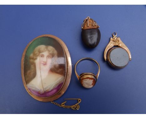 A revolving seal, a cameo ring and two other pieces. (4)