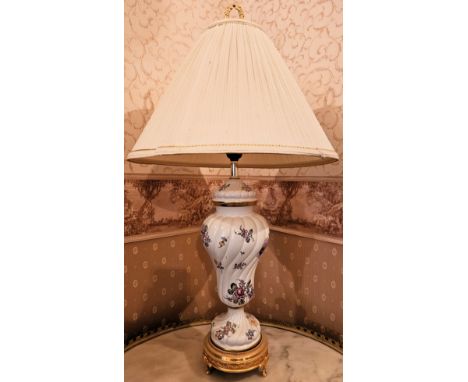Louis Nichole 20th century gilt metal and glazed ceramic floral table lamp by Franklin Mint. Approx. 77cms H
reasonable used 
