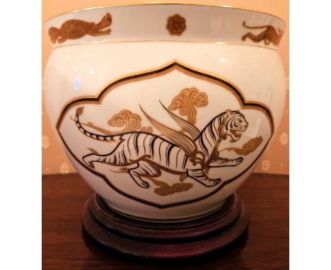 Franklin Porcelain "Okura" gilded ceramic jardinière on wooden stand. Approx. 19 x 23cms D
reasonable used condition