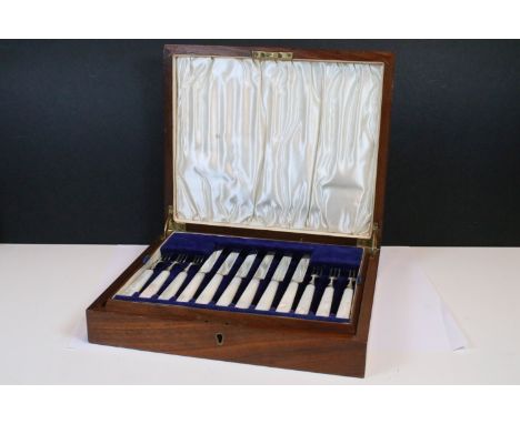 Silver and mother of pearl cutlery set to include six knives and fork set within wooden canteen box. Hallmarked Sheffield 193