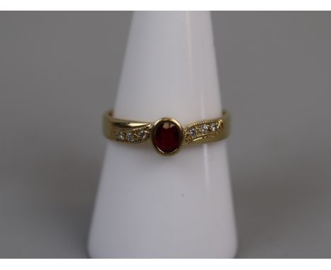 18ct gold ruby & diamond set ring - Size: P 