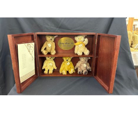 Steiff Bear Ltd Edition Set 1999-2003 in display case, case measures approximately 11inches tall 16 inches wide 4.5 inches de