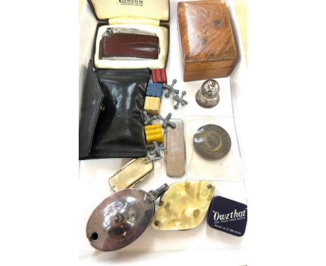 Tray of collectables includes silver trinket, ronson lighter etc 