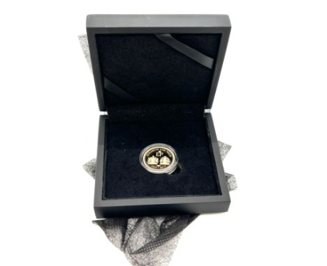 Cased Hattons 2017 double portrait platinum wedding anniversary gold sovereign 