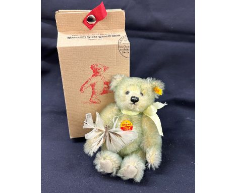 Small Steiff bear with butterfly in hand, boxed, height 7 inches 