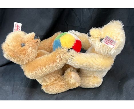 Steiff small bears playing ball, 671517 with COA and pouch 