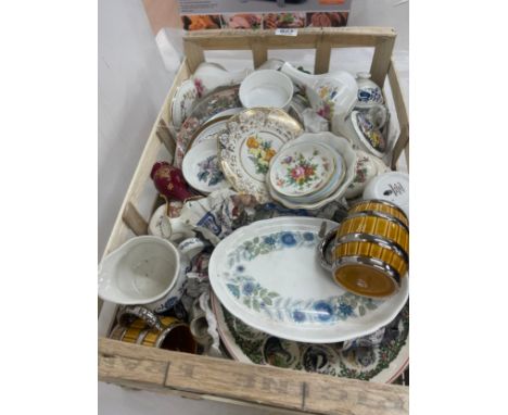 Selection of collectables to include Poole, Wedgwood, Wade, Royal Worcester etc 
