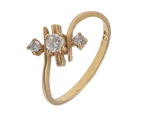 A white stone ring,&nbsp; in gold, marked 23c, 1.6g, size H  Good condition
