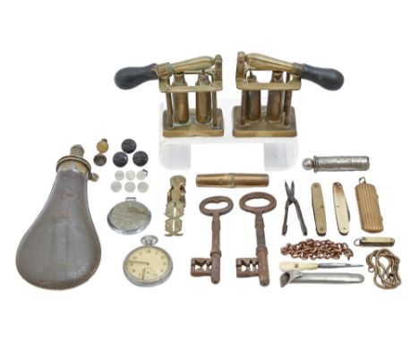 Miscellaneous bygones including a 19th c brass sovereign balance, a pair of brass 12-bore cartridge reloading tools, brass mo