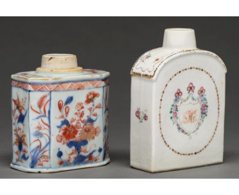 A Chinese Imari tea caddy, Chinese export porcelain tea caddy, mid and late 18ch c,&nbsp; the second painted with a gilt mono