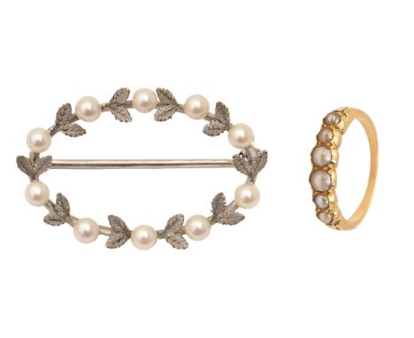 A split pearl ring c 1900 in gold, and a cultured pearl brooch in white gold coloured metal, 5.6g ring size K  Good condition