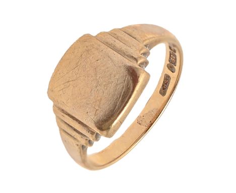 A 9ct gold signet ring Birmingham 1942, 5.4g, size P  No engraving, wear consistent with age