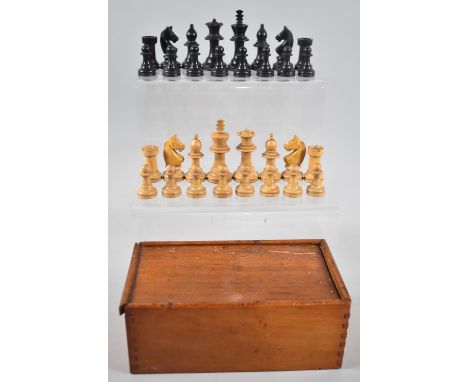 A Boxwood Chess Set, Kings 7cms High
