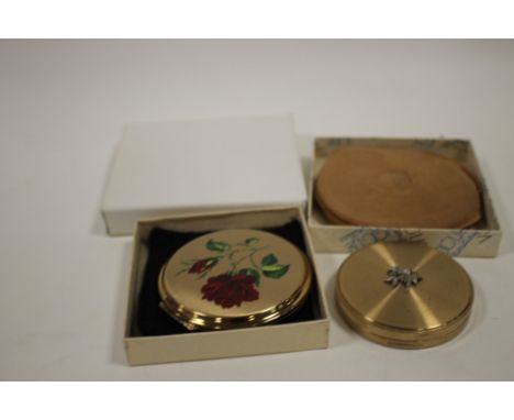 A SELECTION OF VINTAGE COMPACTS