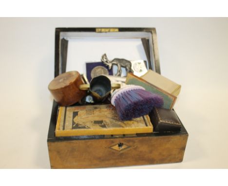 A BOX OF ASSORTED COLLECTABLES TO INCLUDE ANTIQUE COINAGE, TRENCH ART ETC