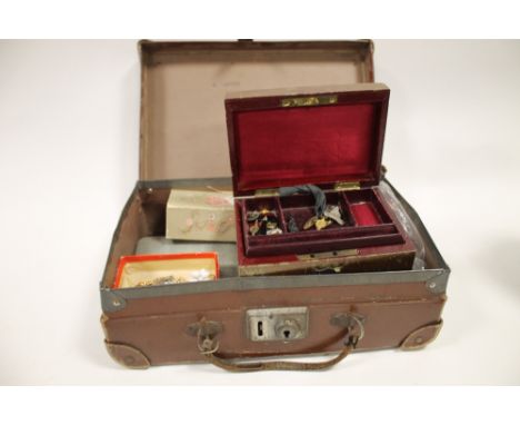 A SUITCASE OF VINTAGE COSTUME JEWELLERY AND COLLECTABLES