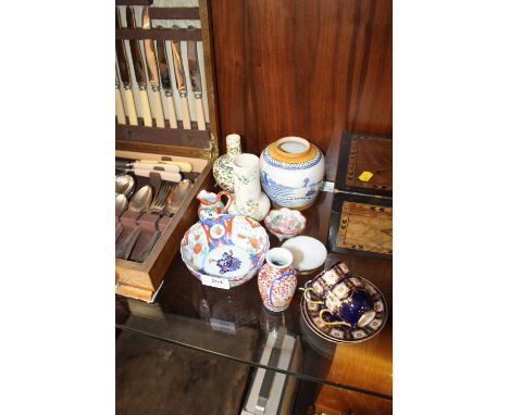 A SELECTION OF ORIENTAL VASES ETC. TOGETHER WITH A PAIR OF ANTIQUE ROYAL WORCESTER CUPS AND SAUCERS A/F 