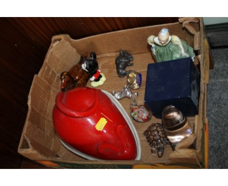A BOX OF COLLECTABLES, CERAMICS AND GLASSWARE TO INCLUDE MOUSE SHAPED CHEESE DOME, PAPERWEIGHTS ETC