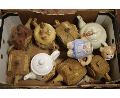 A SELECTION OF CERAMIC TEAPOTS TO INC A SADLER EXAMPLE, NOVELTY TEAPOTS ETC